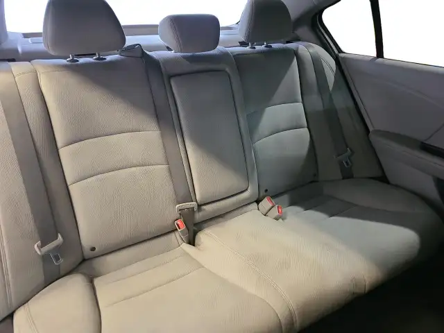 2017 Honda Accord SE - Photo 17