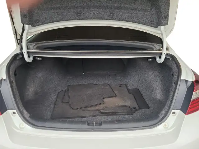 2017 Honda Accord SE - Photo 18