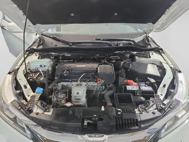 2017 Honda Accord SE - Photo 19