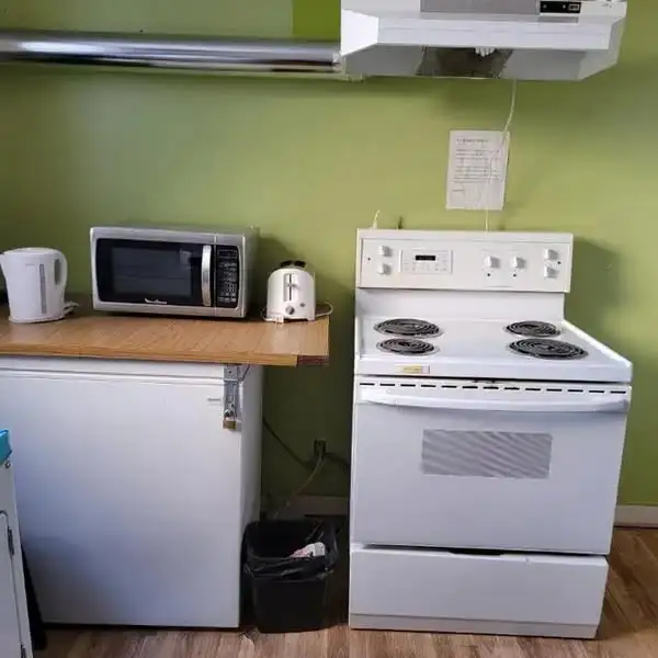 Furnished bachelor room-all utilities included-pet friendly - Photo 4