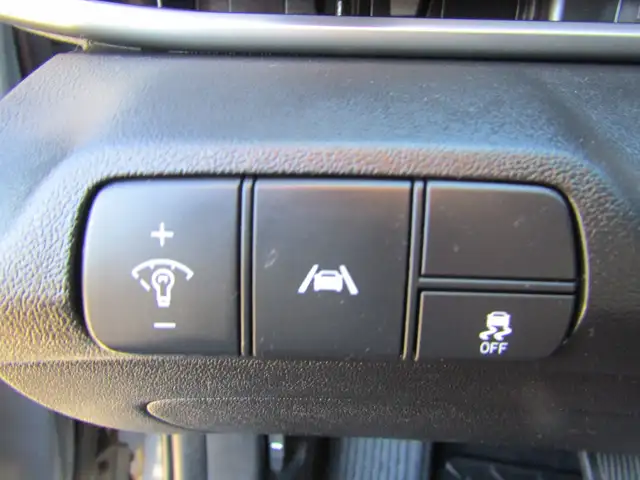 2022 Hyundai Elantra Preferred IVT w/Sun & Tech Package / LANE D - Photo 3