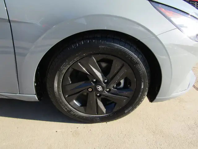 2022 Hyundai Elantra Preferred IVT w/Sun & Tech Package / LANE D - Photo 13