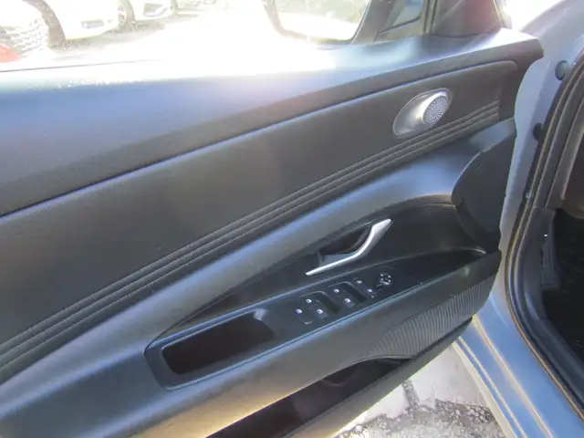 2022 Hyundai Elantra Preferred IVT w/Sun & Tech Package / LANE D - Photo 17