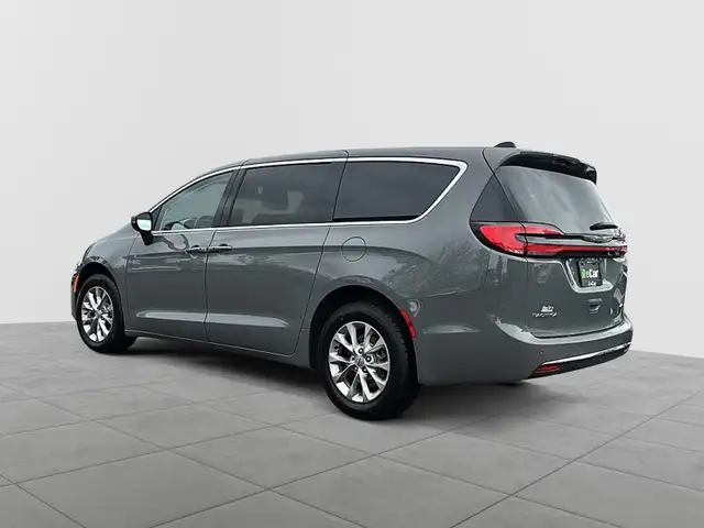 2023 Chrysler Pacifica Touring-L Touring L | AWD | SAVE $23,0... - Photo 6