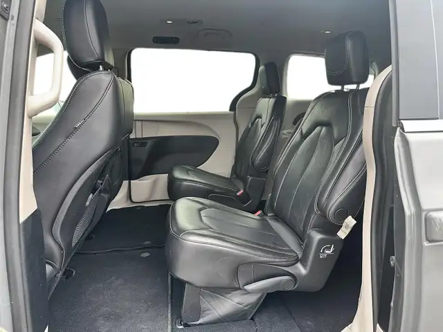 2023 Chrysler Pacifica Touring-L Touring L | AWD | SAVE $23,0... - Photo 9