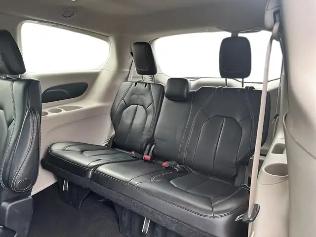 2023 Chrysler Pacifica Touring-L Touring L | AWD | SAVE $23,0... - Photo 10