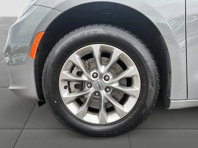 2023 Chrysler Pacifica Touring-L Touring L | AWD | SAVE $23,0... - Photo 13