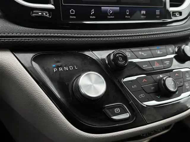 2023 Chrysler Pacifica Touring-L Touring L | AWD | SAVE $23,0... - Photo 16