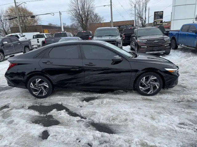 2024 Hyundai Elantra Preferred - Photo 2