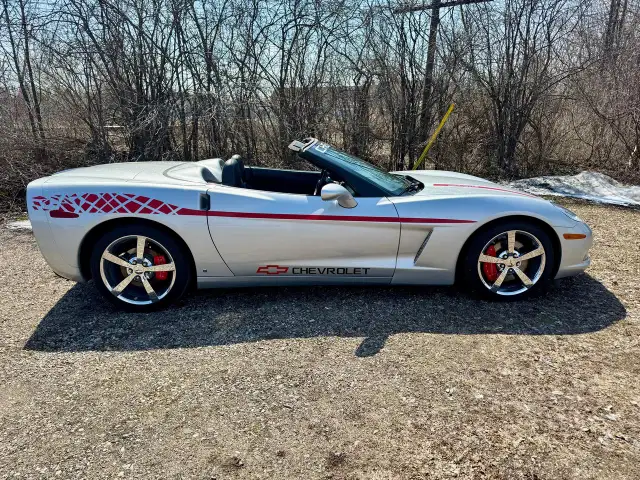 2009 Chevrolet Corvette 2dr Conv 2LT - Photo 2