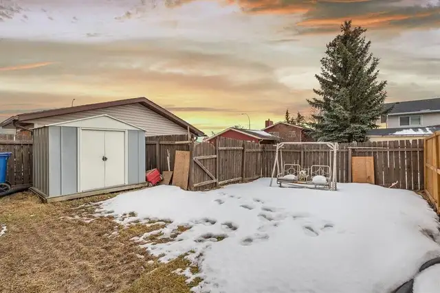 2-Bedroom living yard, parking pad-Suite for Rent: Martindale NE - Photo 8