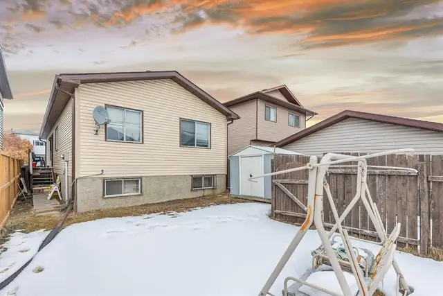 2-Bedroom living yard, parking pad-Suite for Rent: Martindale NE - Photo 9