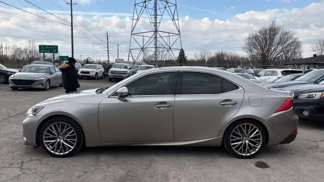 2017 Lexus IS 300 - Photo 2