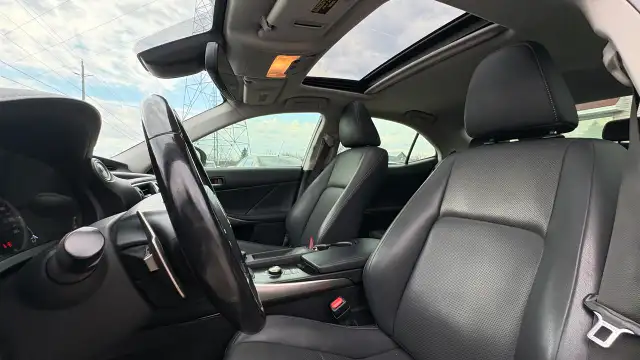 2017 Lexus IS 300 - Photo 10