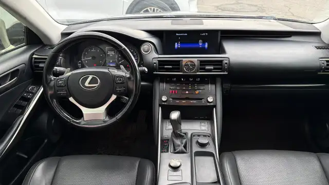 2017 Lexus IS 300 - Photo 11