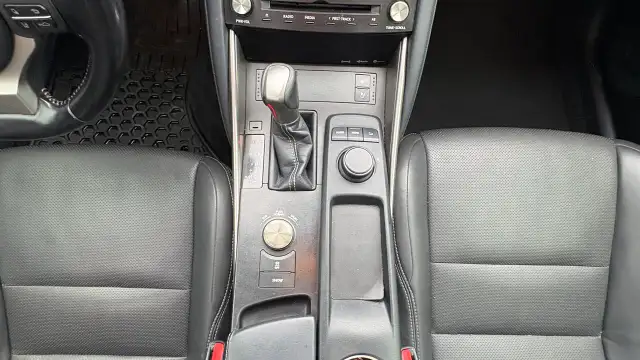 2017 Lexus IS 300 - Photo 16