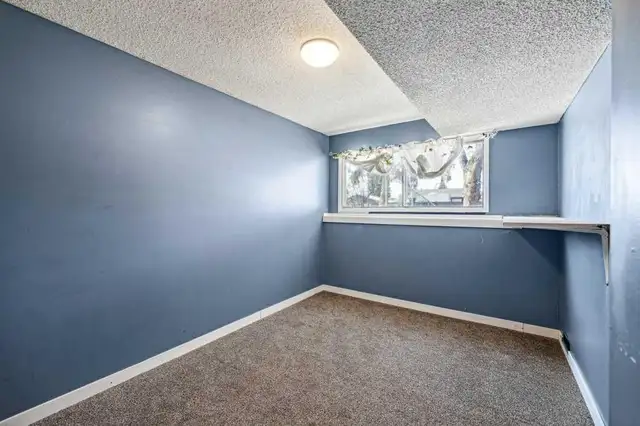 3 rooms  2 Car Parking   Yard: Lower floor unit in Pennsburg SE - Photo 2