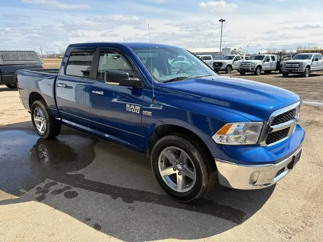 2017 Ram 1500 Crew Cab 4X4 SLT 5.7L - Rebuilt Title - Photo 3