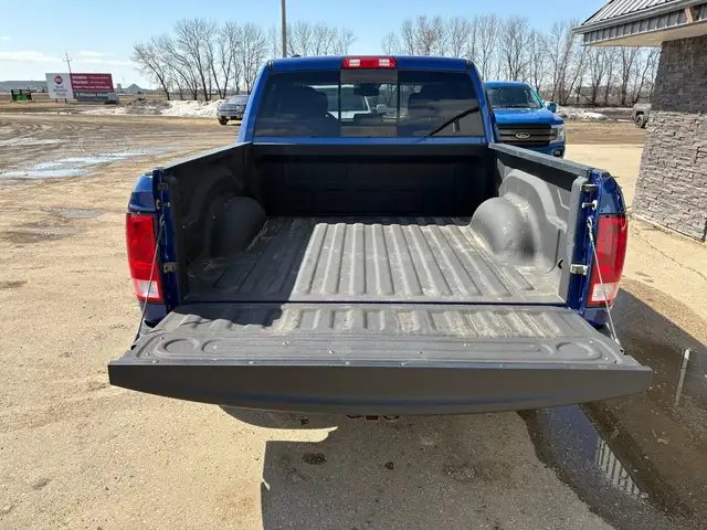 2017 Ram 1500 Crew Cab 4X4 SLT 5.7L - Rebuilt Title - Photo 7