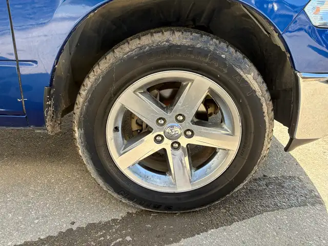 2017 Ram 1500 Crew Cab 4X4 SLT 5.7L - Rebuilt Title - Photo 9