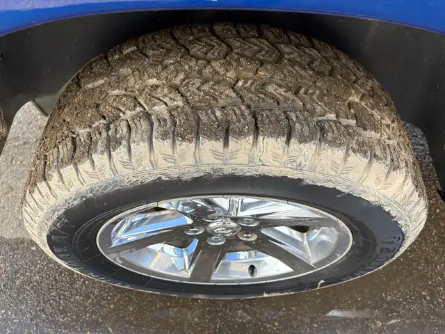 2017 Ram 1500 Crew Cab 4X4 SLT 5.7L - Rebuilt Title - Photo 10