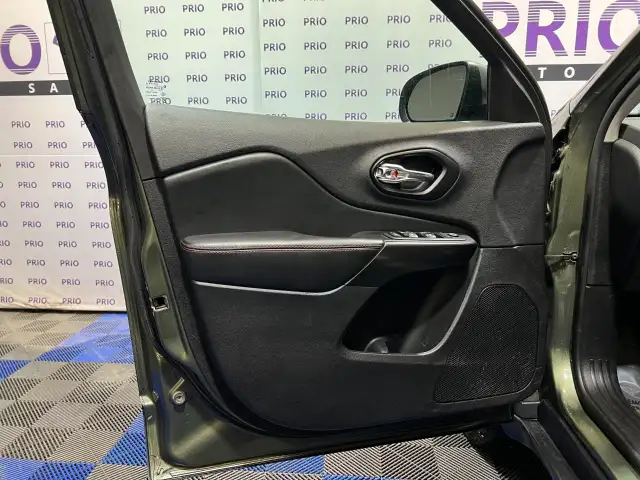 2021 Jeep Cherokee - Photo 9