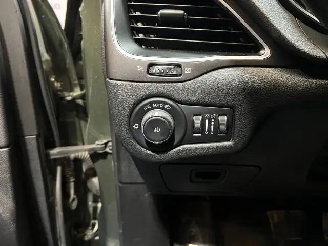 2021 Jeep Cherokee - Photo 12