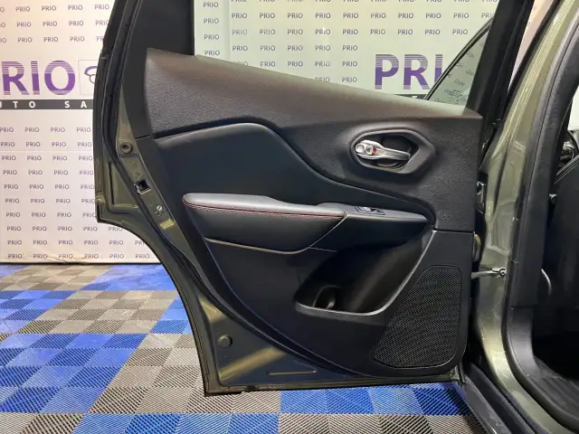 2021 Jeep Cherokee - Photo 15