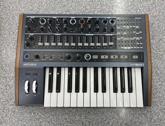 Arturia Mini Brute 2 Synthesizer