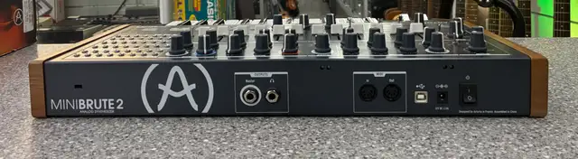 Arturia Mini Brute 2 Synthesizer - Photo 2