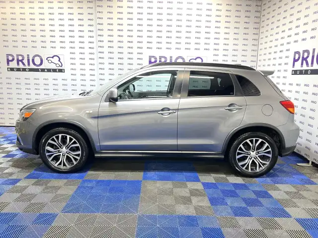 2018 Mitsubishi RVR - Photo 2