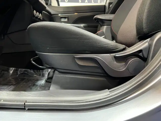 2018 Mitsubishi RVR - Photo 13