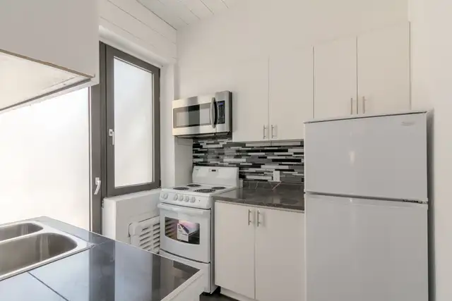 Steps from Vendôme metro, heat & hot water included - ID 2647 - Photo 4