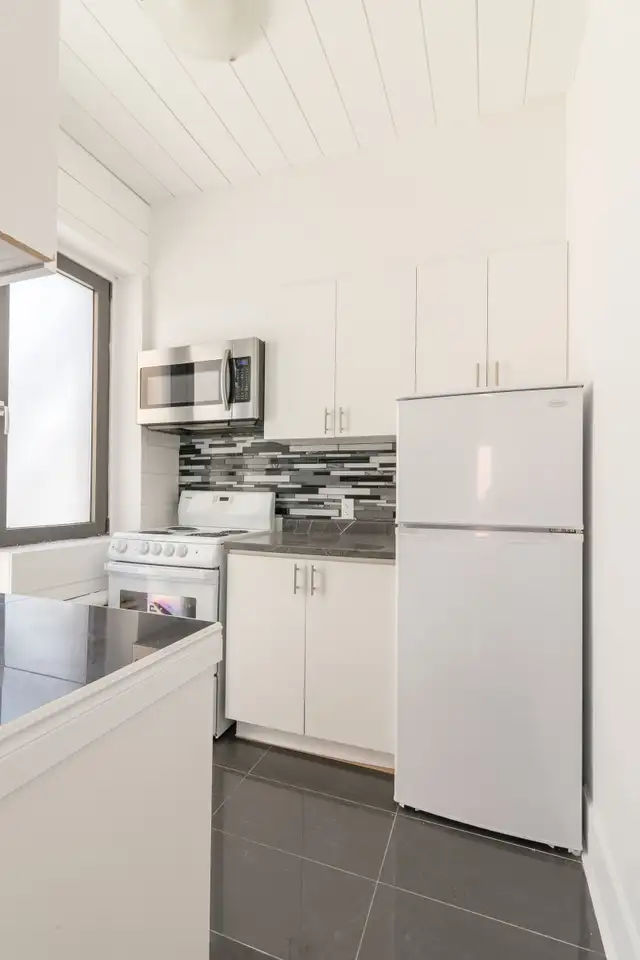 Steps from Vendôme metro, heat & hot water included - ID 2647 - Photo 5