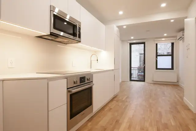 newly built with balcony, W/D   A/C, heating included - ID 426