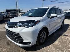 2025 Toyota Sienna Hybrid XLE 8 Passengers