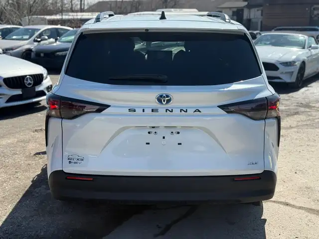 2025 Toyota Sienna Hybrid XLE 8 Passengers - Photo 5