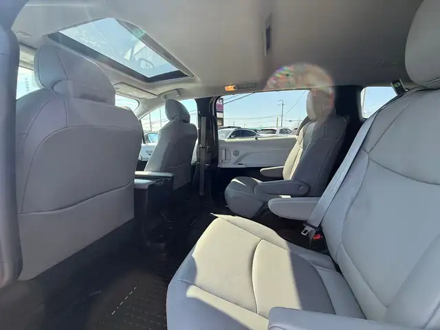 2025 Toyota Sienna Hybrid XLE 8 Passengers - Photo 9