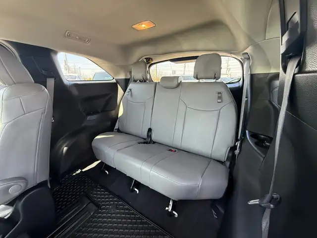 2025 Toyota Sienna Hybrid XLE 8 Passengers - Photo 10