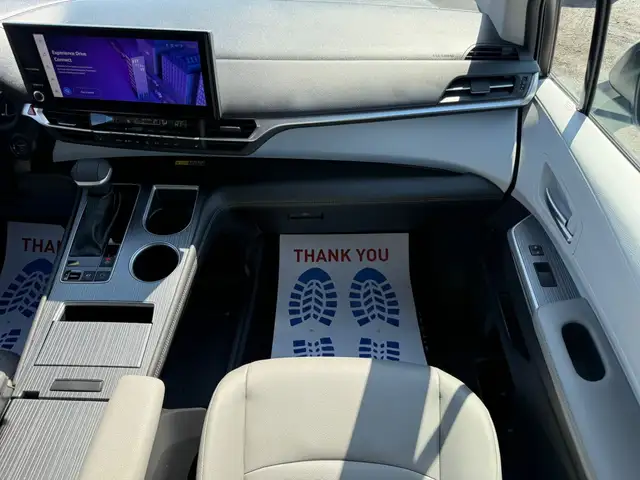 2025 Toyota Sienna Hybrid XLE 8 Passengers - Photo 14