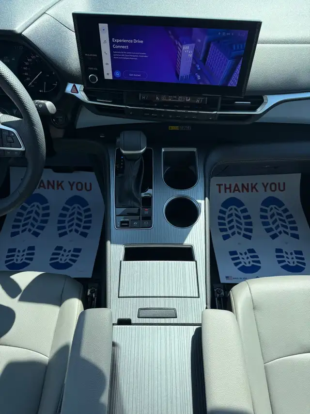 2025 Toyota Sienna Hybrid XLE 8 Passengers - Photo 15