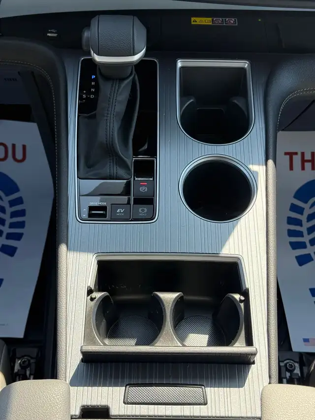 2025 Toyota Sienna Hybrid XLE 8 Passengers - Photo 16