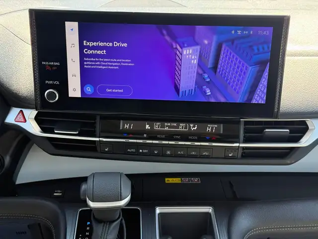 2025 Toyota Sienna Hybrid XLE 8 Passengers - Photo 17