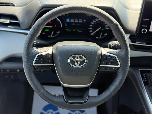 2025 Toyota Sienna Hybrid XLE 8 Passengers - Photo 18