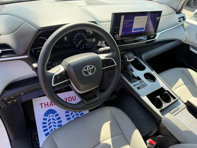 2025 Toyota Sienna Hybrid XLE 8 Passengers - Photo 24