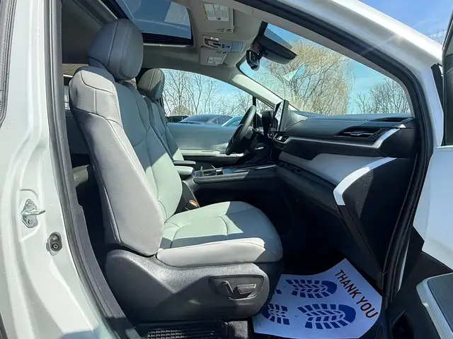 2025 Toyota Sienna Hybrid XLE 8 Passengers - Photo 25