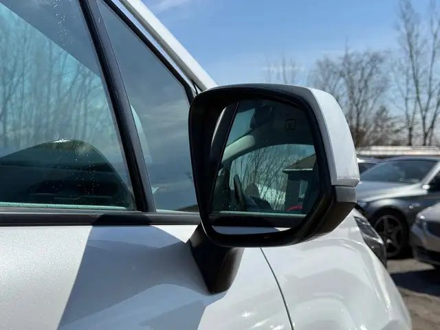 2025 Toyota Sienna Hybrid XLE 8 Passengers - Photo 29