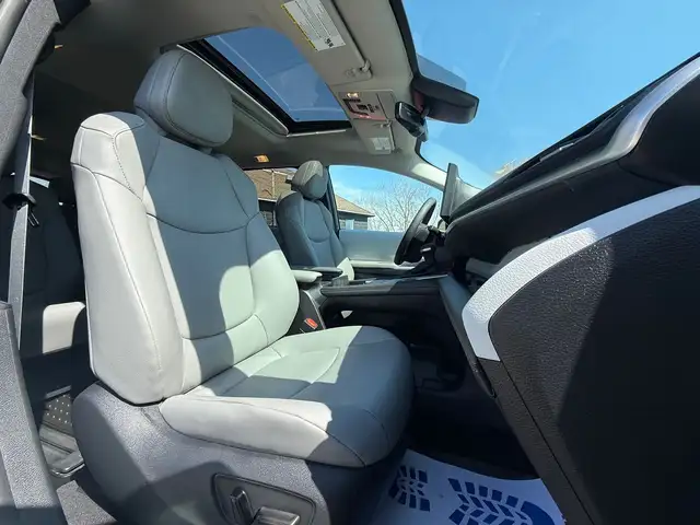 2025 Toyota Sienna Hybrid XLE 8 Passengers - Photo 30