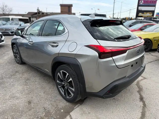 2021 Lexus UX250 Hybrid - Photo 4