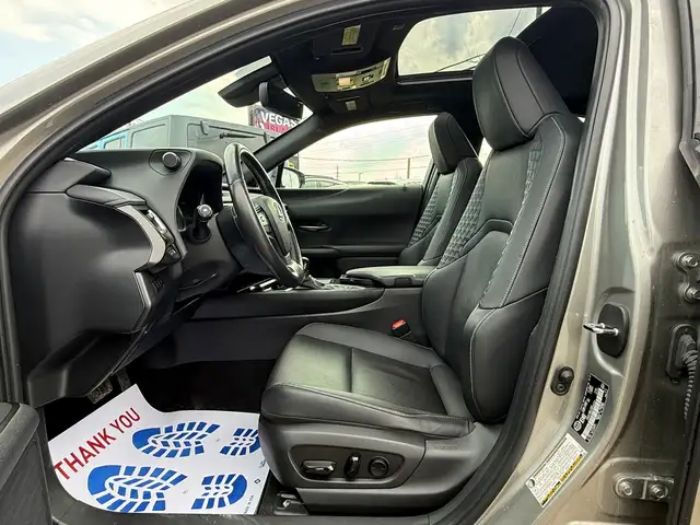 2021 Lexus UX250 Hybrid - Photo 21